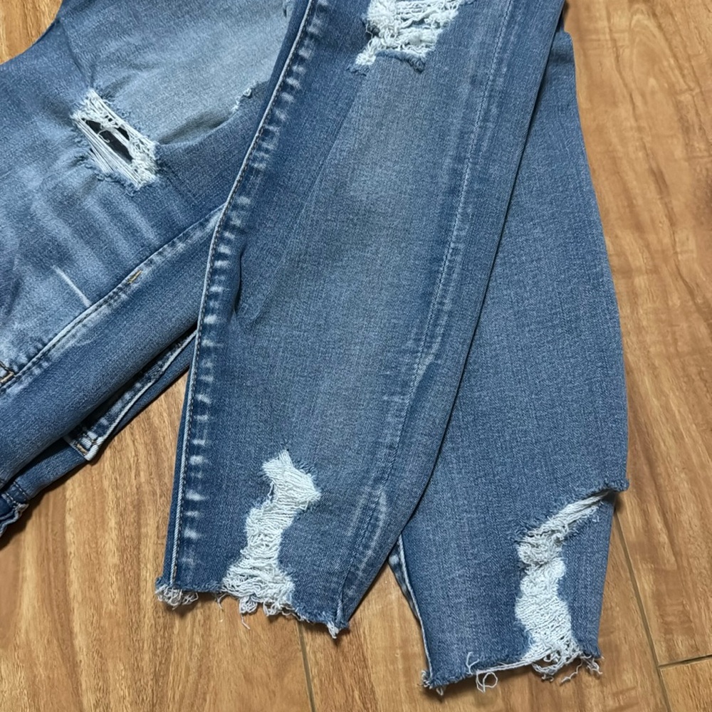 Distressed Hi-Rise Jegging - Picture 3 of 4